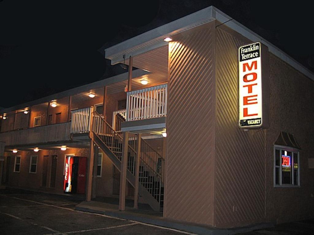 Franklin Terrace Motel Сисайд Хайтс Экстерьер фото